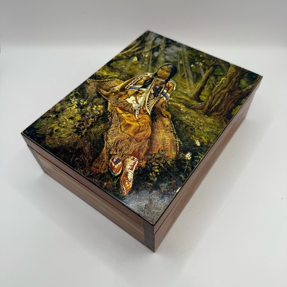 Wooden Trinket Box Indian Art Design Velvet Lined 8x6x3in” Wisconsin Dells - Picture 3 of 6